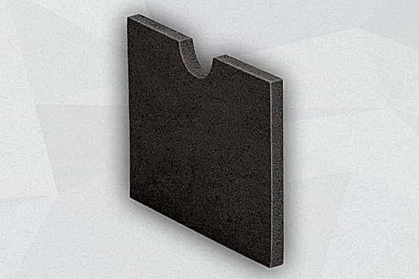 Graue Platte Schwingungsisolierungen stehend