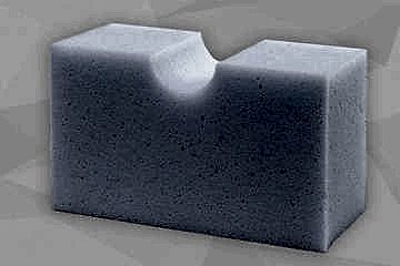 Hellgraue Schaumstoffplatte stehend