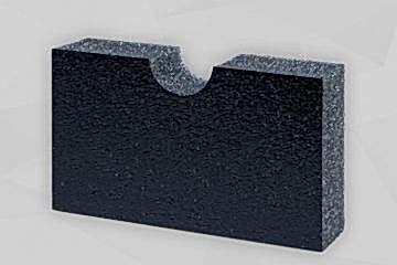 Dunkelgraue Schaumstoffplatte stehend mit schwarzer Folienoberfläche