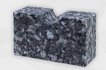 Verbundschaumplatte stehend vor grauem Hintergrund