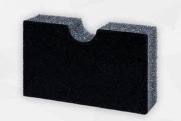 Dunkelgraue Akustikplatte stehend mit schwarzer Vliesoberfläche