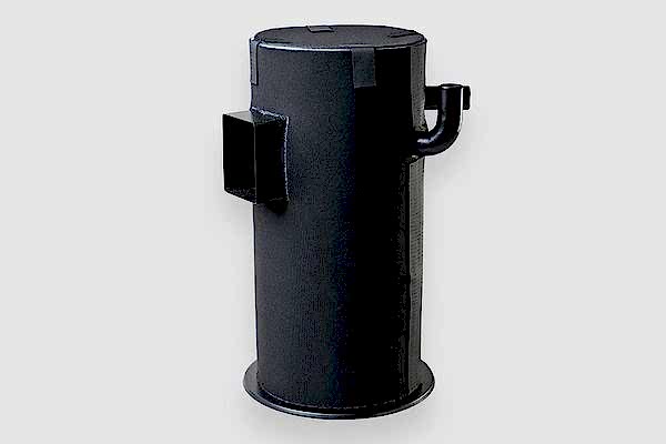 Kompresör kapaklı kompresör Cello SB Basic schwarze Verdichterhülle um einen Dummy gewickelt und mit Klettband befestigt