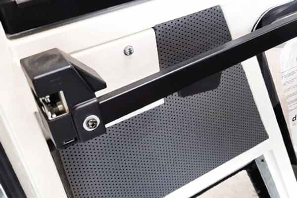 [Translate to Türkisch:] Kabinentür-Verkleidung mit Cello 485