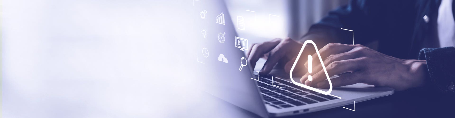 Laptop mit Icon das eine Warnung symbolisiert