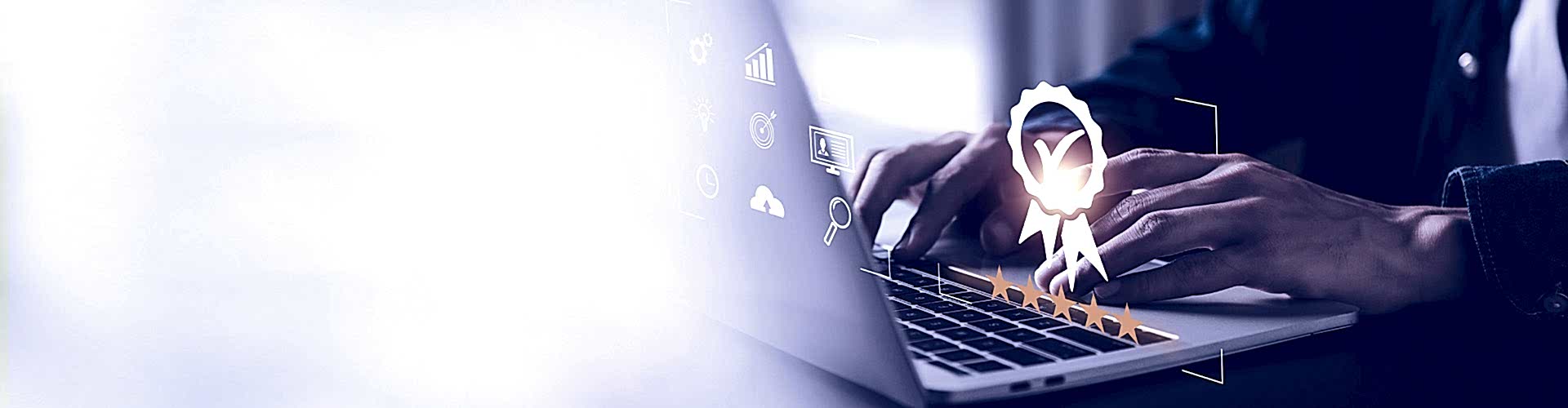 Laptop mit Icon das ein Zertifikat symbolisiert