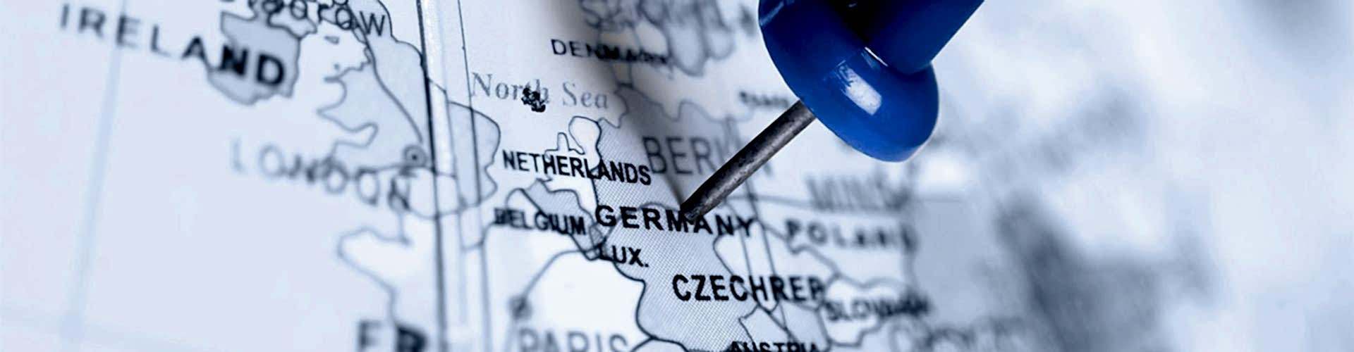 Europakarte mit Stecknadel auf Deutschland